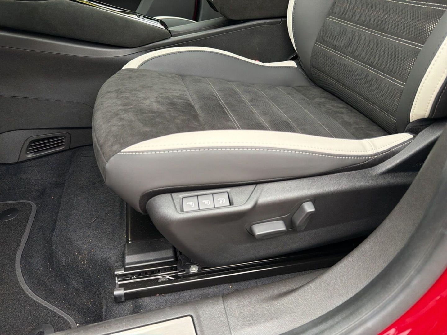 Fahrzeugabbildung Alfa Romeo Junior Ibrida 1.2 VGT 48V-Hybrid 107 kW Sport Sp