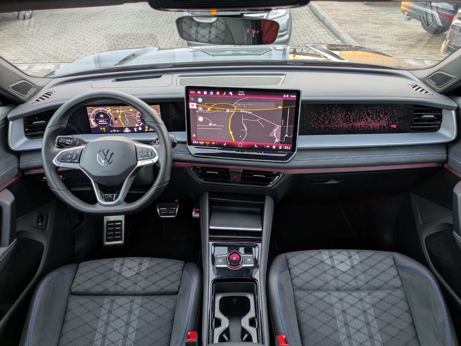 Fahrzeugabbildung Volkswagen Tayron 2.0 TDI 4M R-Line 7Si*MATRIX*AHK*PANO*HUD