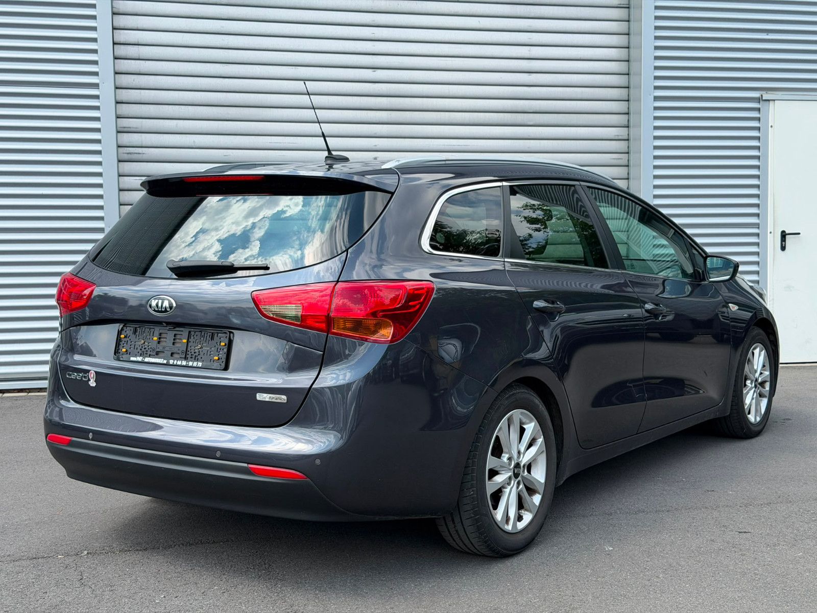Fahrzeugabbildung Kia Cee'd Sportswagon UEFA Euro 2016 Navi PDC Kamera