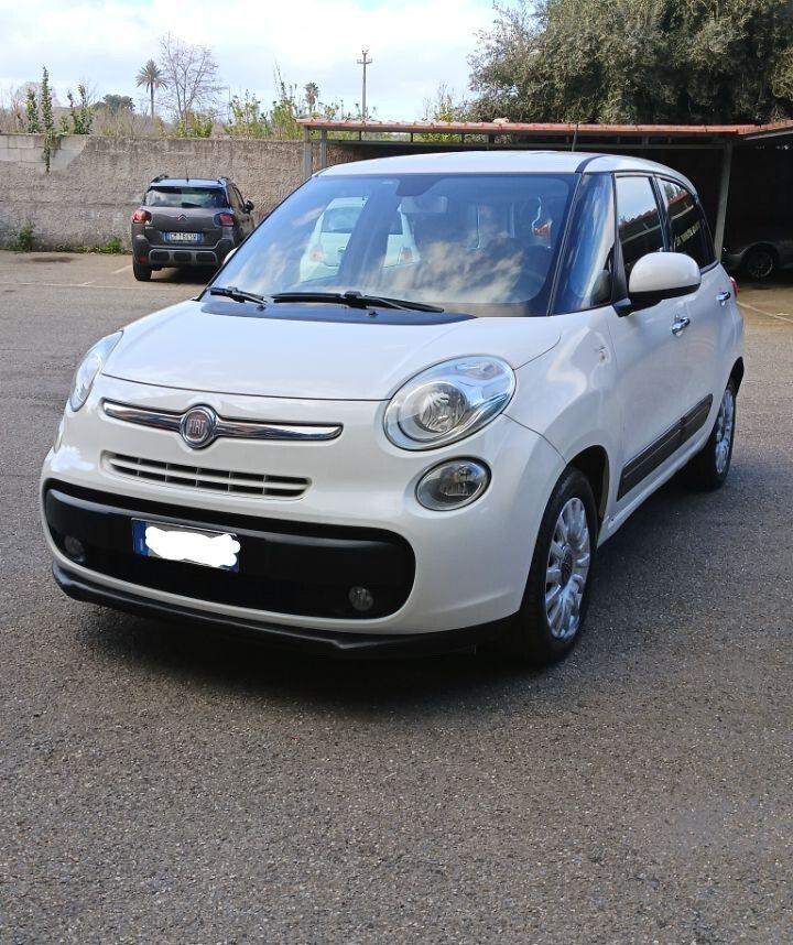 Fiat 500L 2013 — rear view