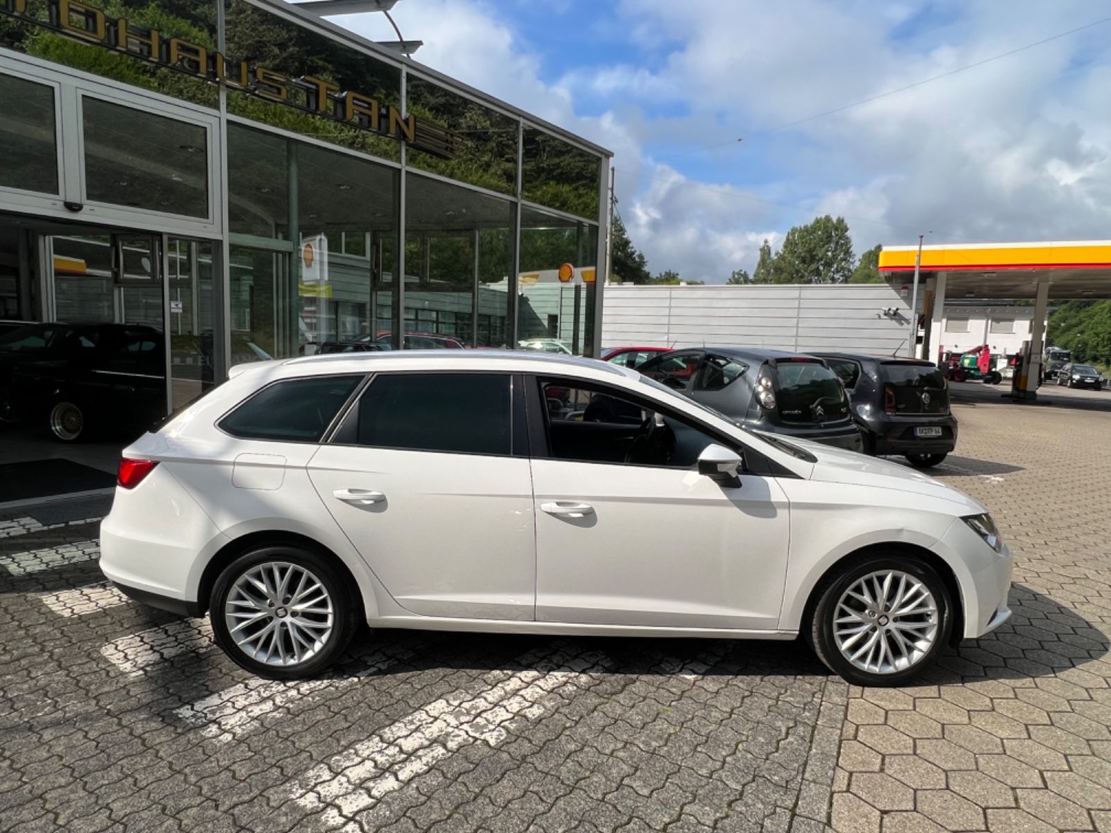 Fahrzeugabbildung SEAT Leon ST Style *SITZHEIZUNG* ROLLO *1.HAND*