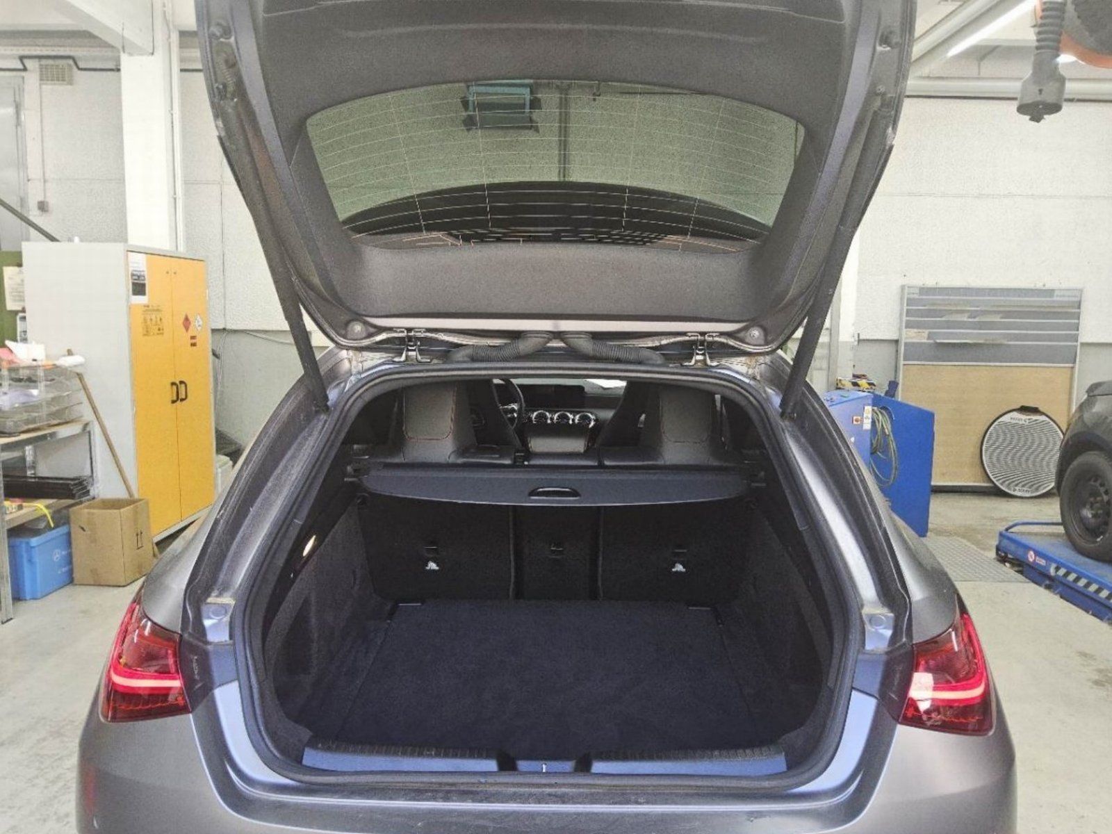 Fahrzeugabbildung Mercedes-Benz CLA 200d SB AMG Prem+ DISTRO Pano AHK Memo MAGNO