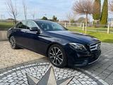 Mercedes-Benz E 400 4MATIC AMG Line Autom. AHK, Park-Ass. - blaue Mercedes-Benz E-Klasse