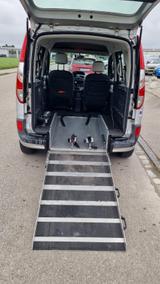 Renault Kangoo Happy Family mit Rollstuhlrampe - Renault Kangoo mit Benzin-Antrieb: Kleinbus