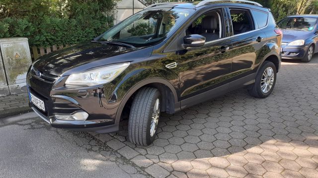 Ford Kuga 1,6 EcoBoost 2x4 Titanium-Ausstattung LPG