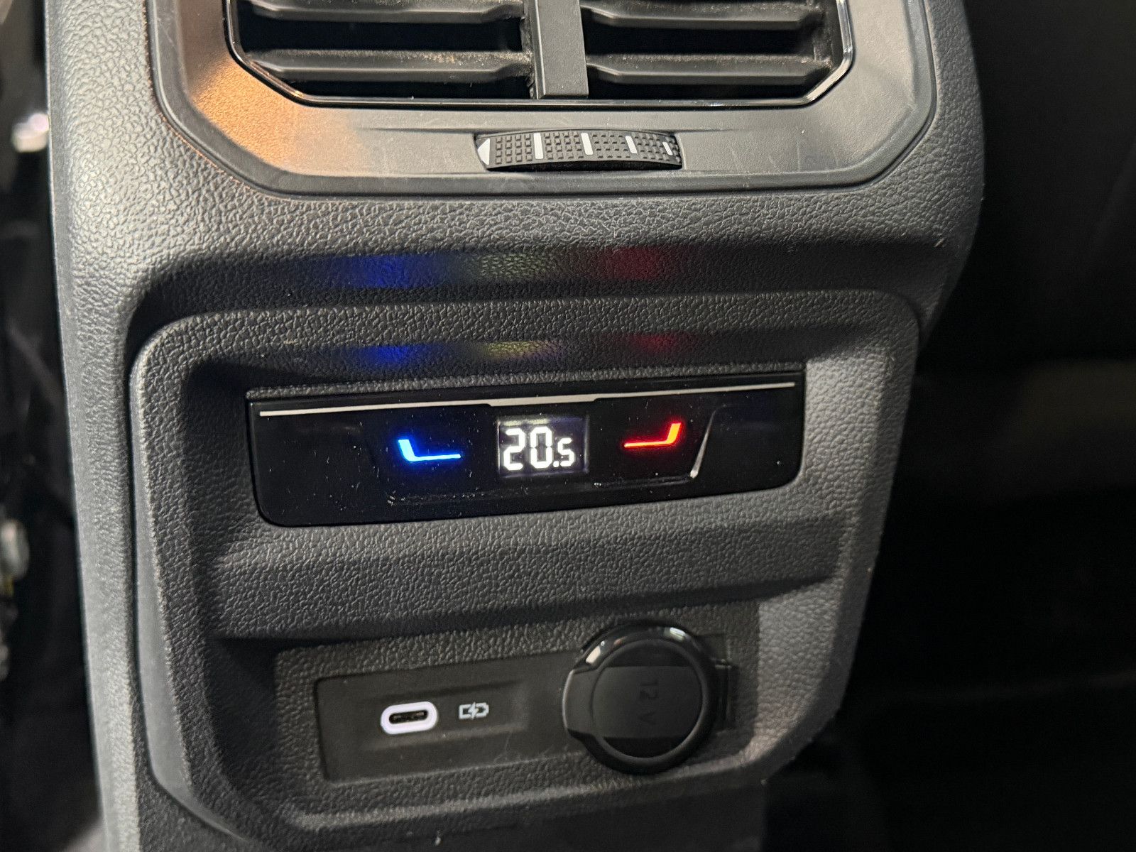 Fahrzeugabbildung Volkswagen Tiguan Allspace R-Line /PANO/HUD/HARMAN-KARDON/