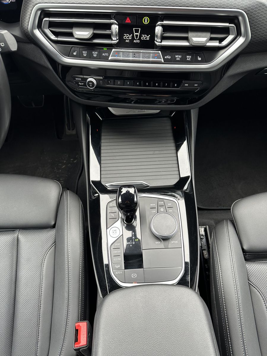 Fahrzeugabbildung BMW X3 xDrive30i M-Sport NAV+LED+AHK+HIFI+19ZOLL+LHZ