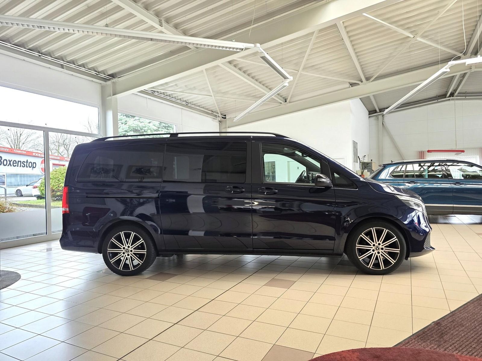 Fahrzeugabbildung Mercedes-Benz V 220d Edition lang /LED/Navi/Cam/Totwink./Ahk