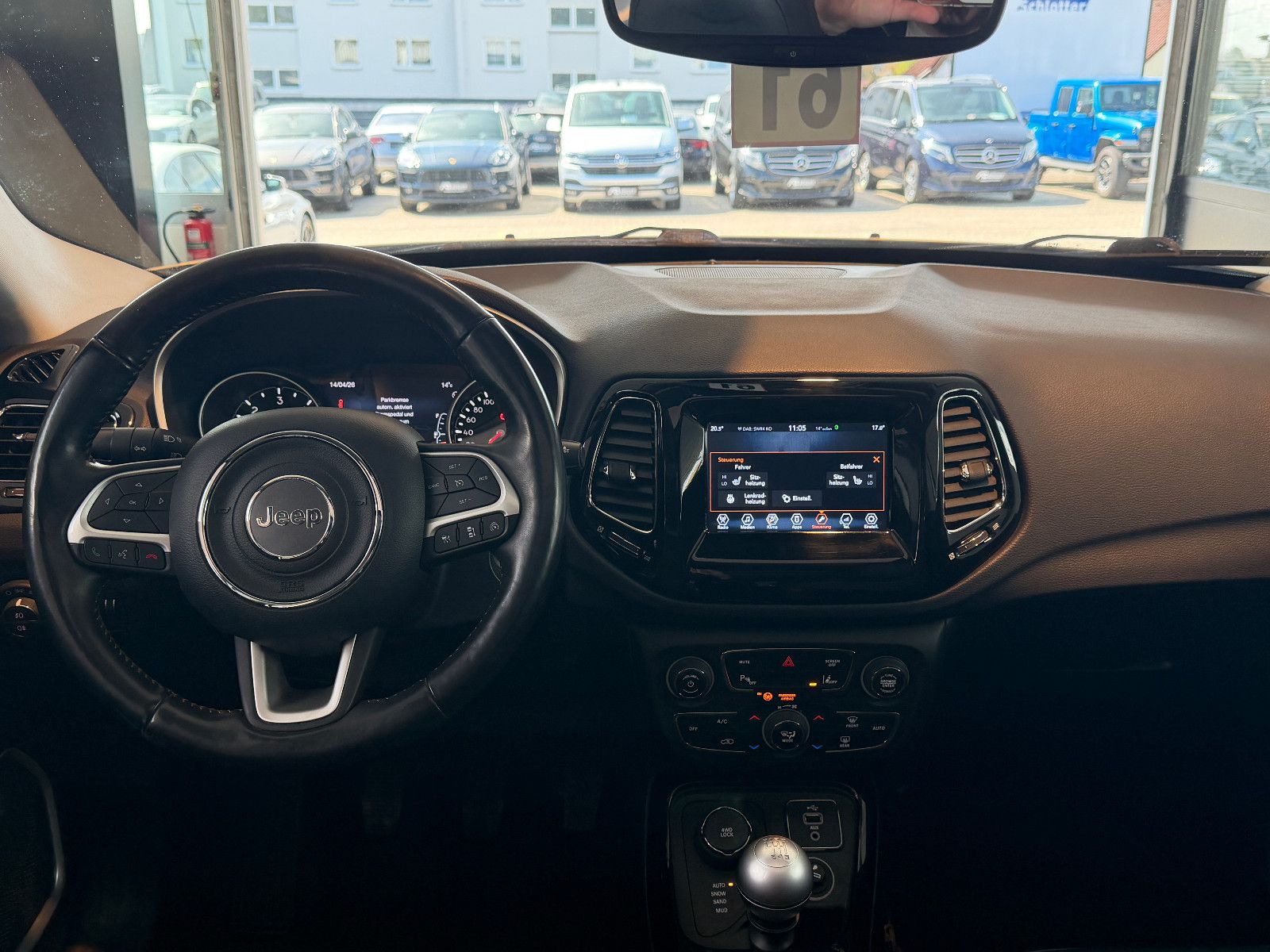 Fahrzeugabbildung Jeep Compass Limited 4WD /PANO/SHZ/L-HEIZ/PDC