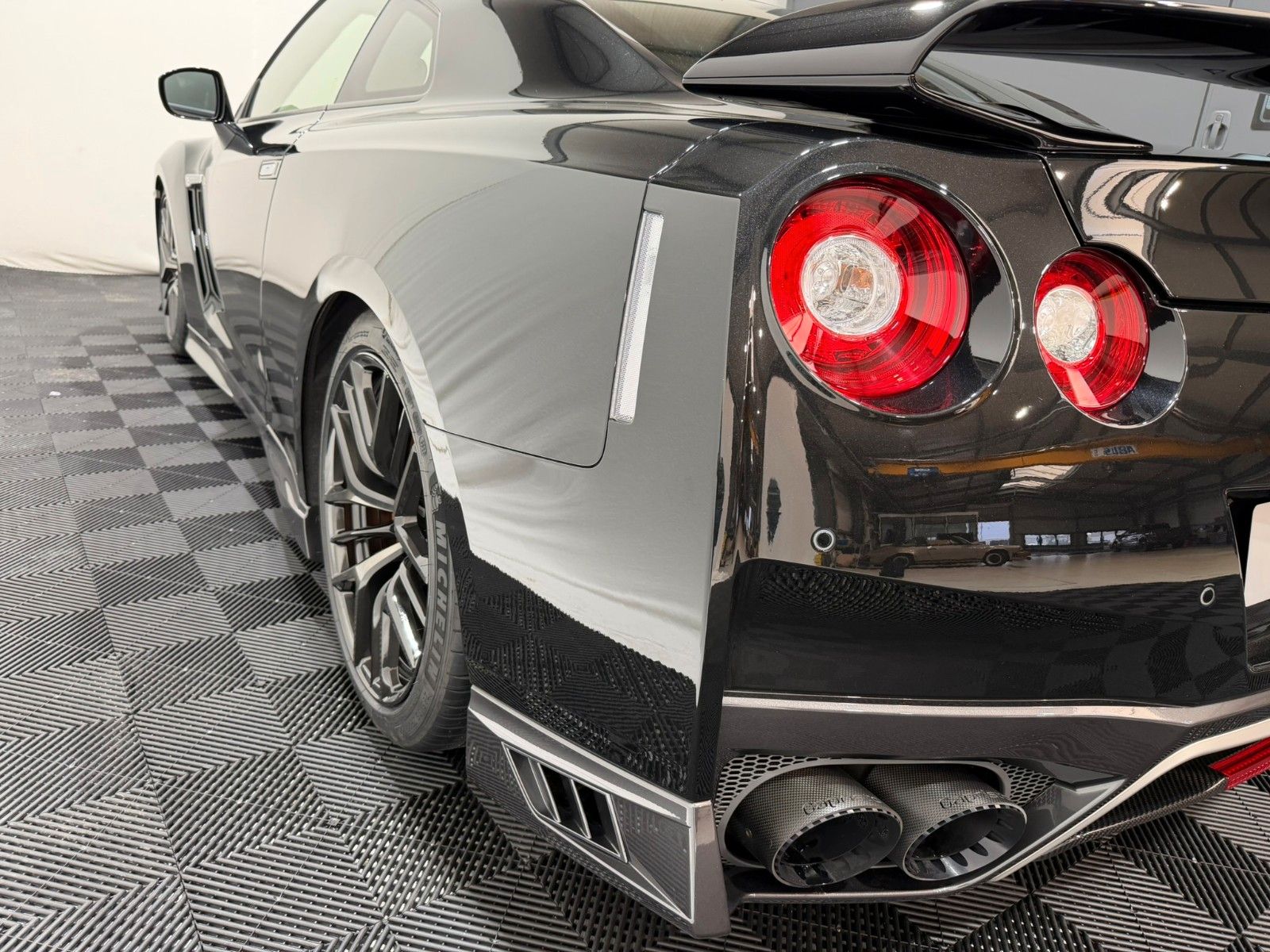 Fahrzeugabbildung Nissan GT-R Prestige Edition / S.heft Nissan Brömmler