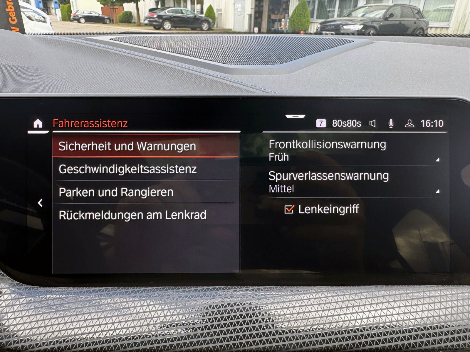 Fahrzeugabbildung BMW 118i M-Sport Steptr. NAV PDC KAM PANO TEMP HIFI