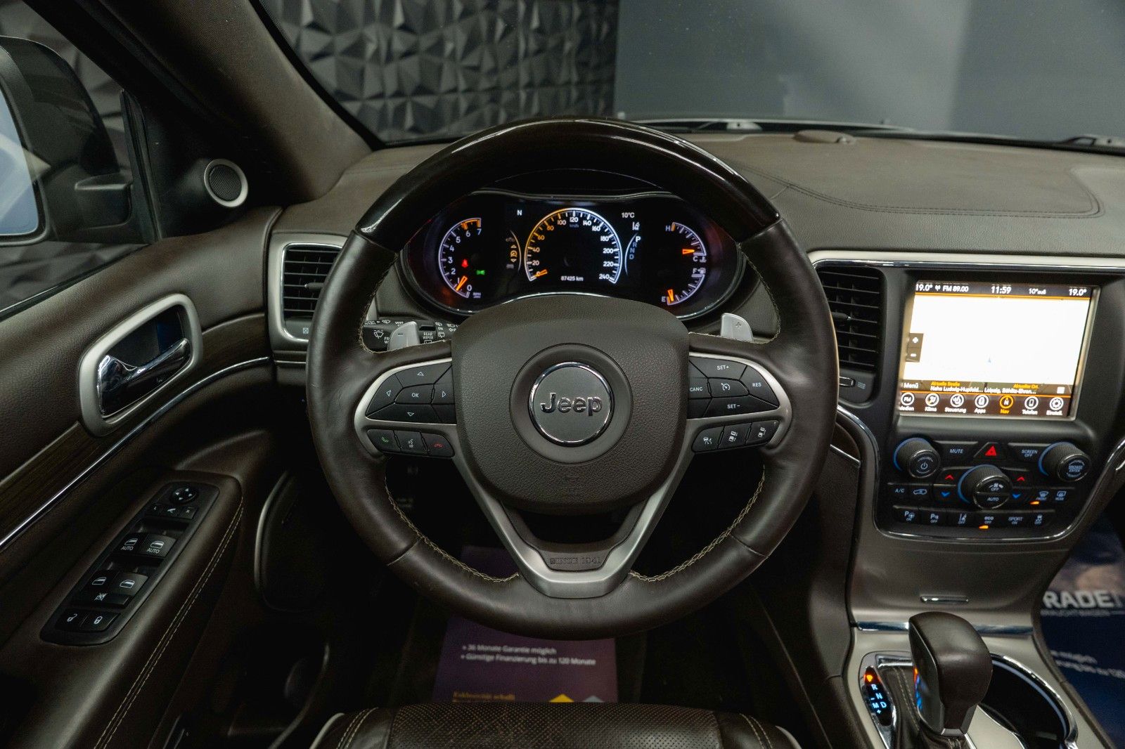 Fahrzeugabbildung Jeep Grand Cherokee 5.7 V8 SRT OVERLAND *Pano*ACC*19%