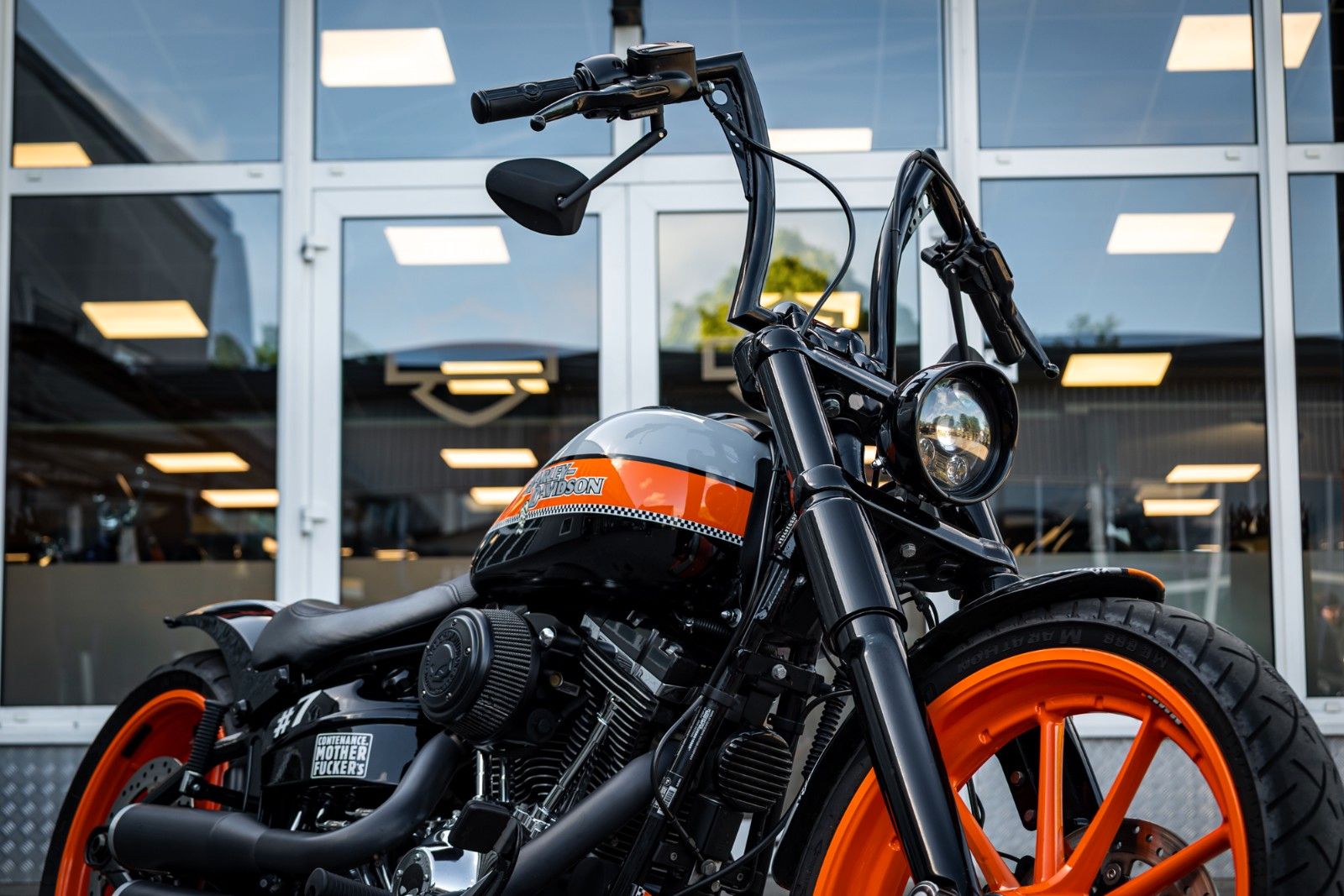 Fahrzeugabbildung Harley-Davidson FXSB Breakout 103 - Kesstech/Airride/Heckumbau -
