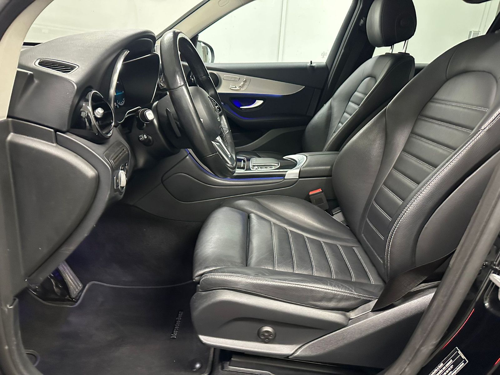 Fahrzeugabbildung Mercedes-Benz GLC 220 d 4MATIC Autom *DISTRO*AHK*360*NAVI*PANO