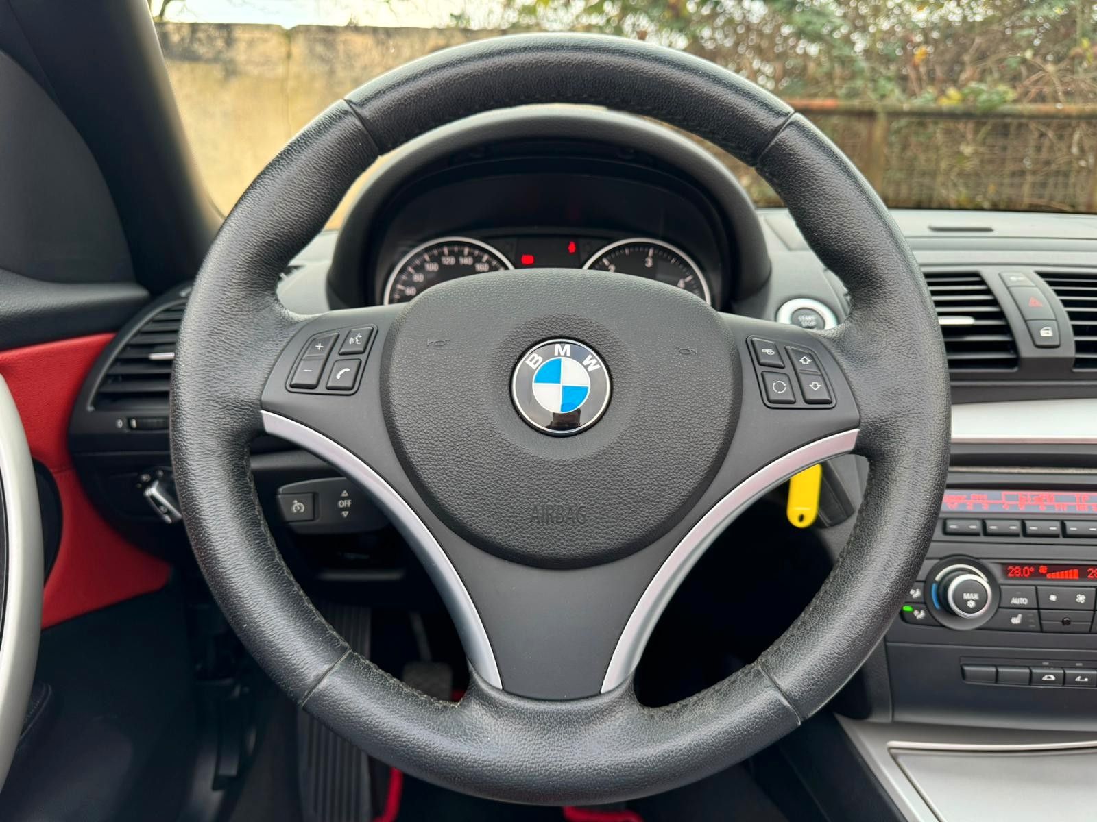 Fahrzeugabbildung BMW 120d Cabrio*PDC*