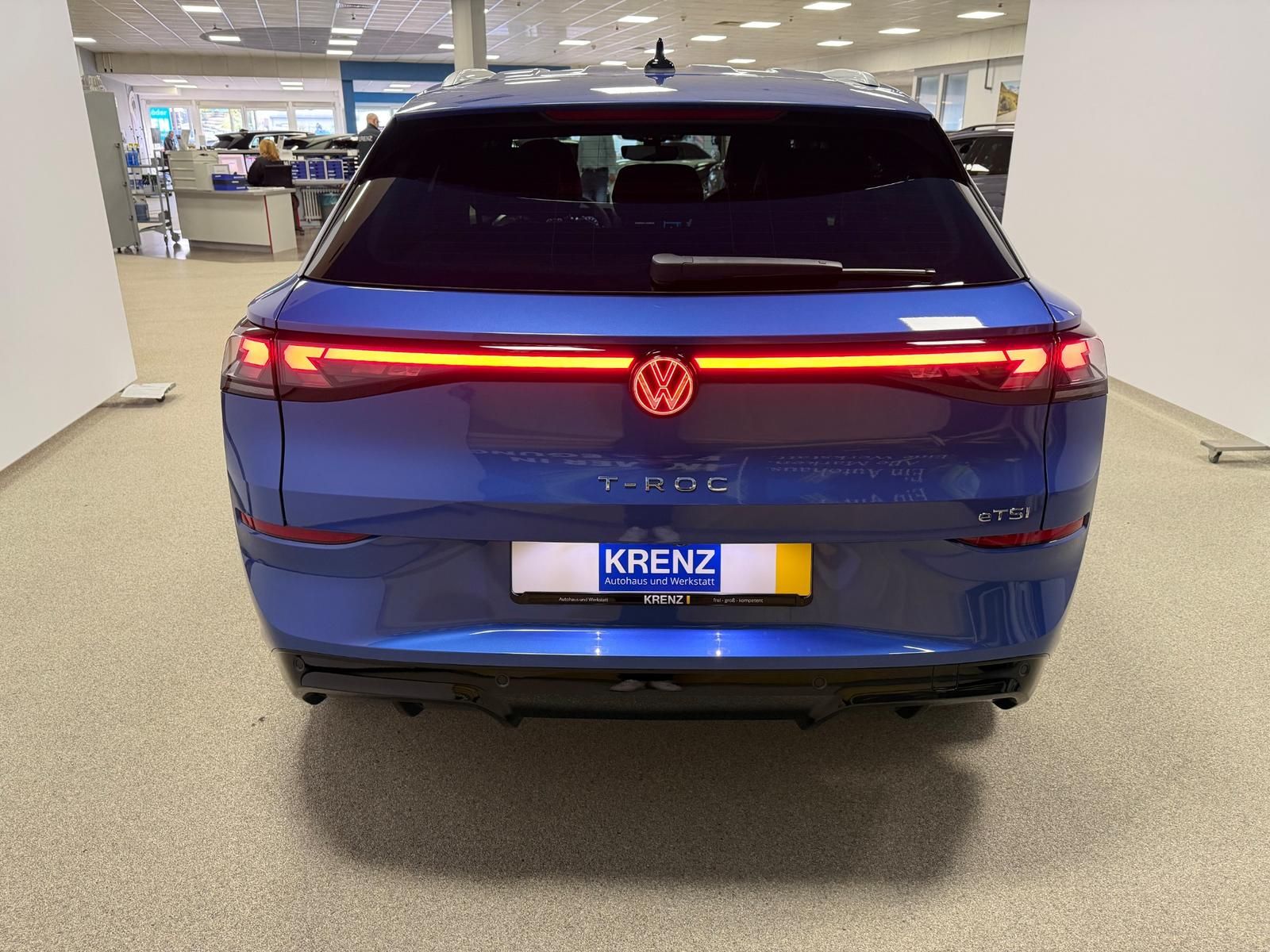 Fahrzeugabbildung Volkswagen T-Roc 1.5 eTSI DSG R-Line+AHK+ACC+TOTWINKEL+RFK+
