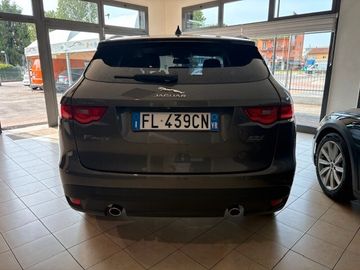 Jaguar F-Pace - 7