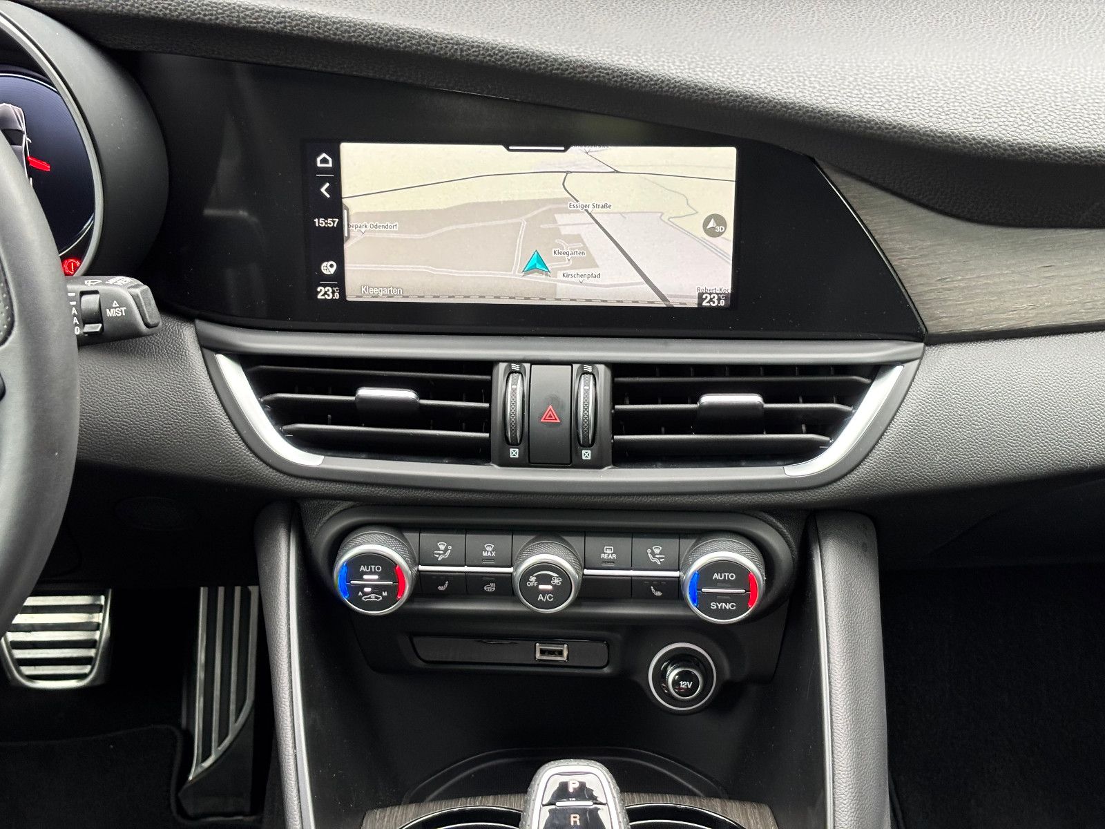 Fahrzeugabbildung Alfa Romeo Giulia Ti Q4/MEMORY/ACC/NAVI/KAMERA/SHZ