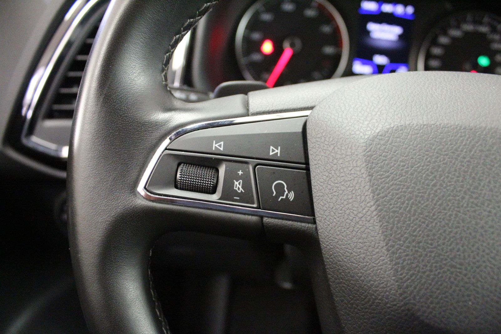 Fahrzeugabbildung SEAT Ateca 1.5 TSI ACT 110kW Xcellence DSG *Winterräd