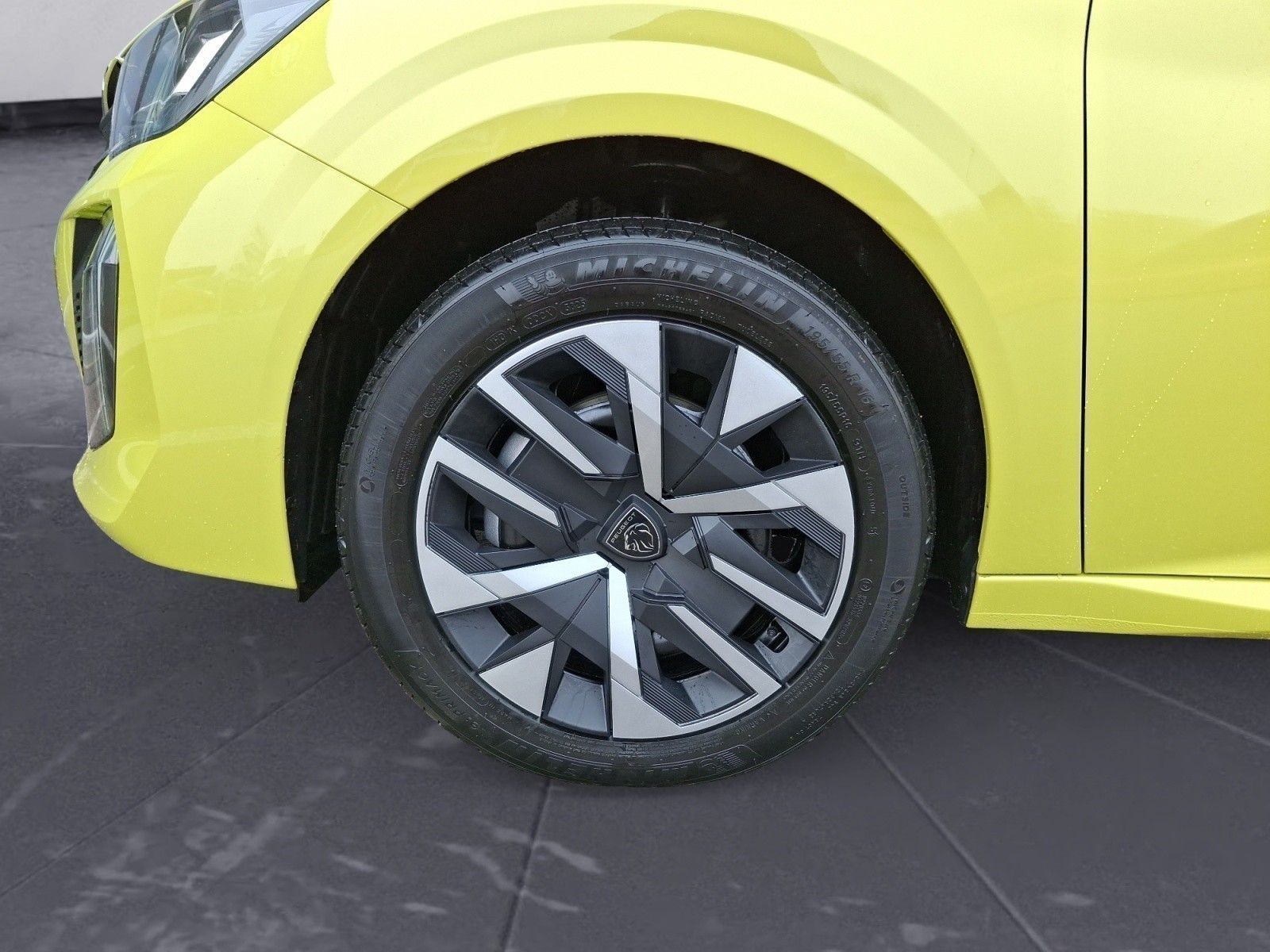 Peugeot e-208 - Bild 11