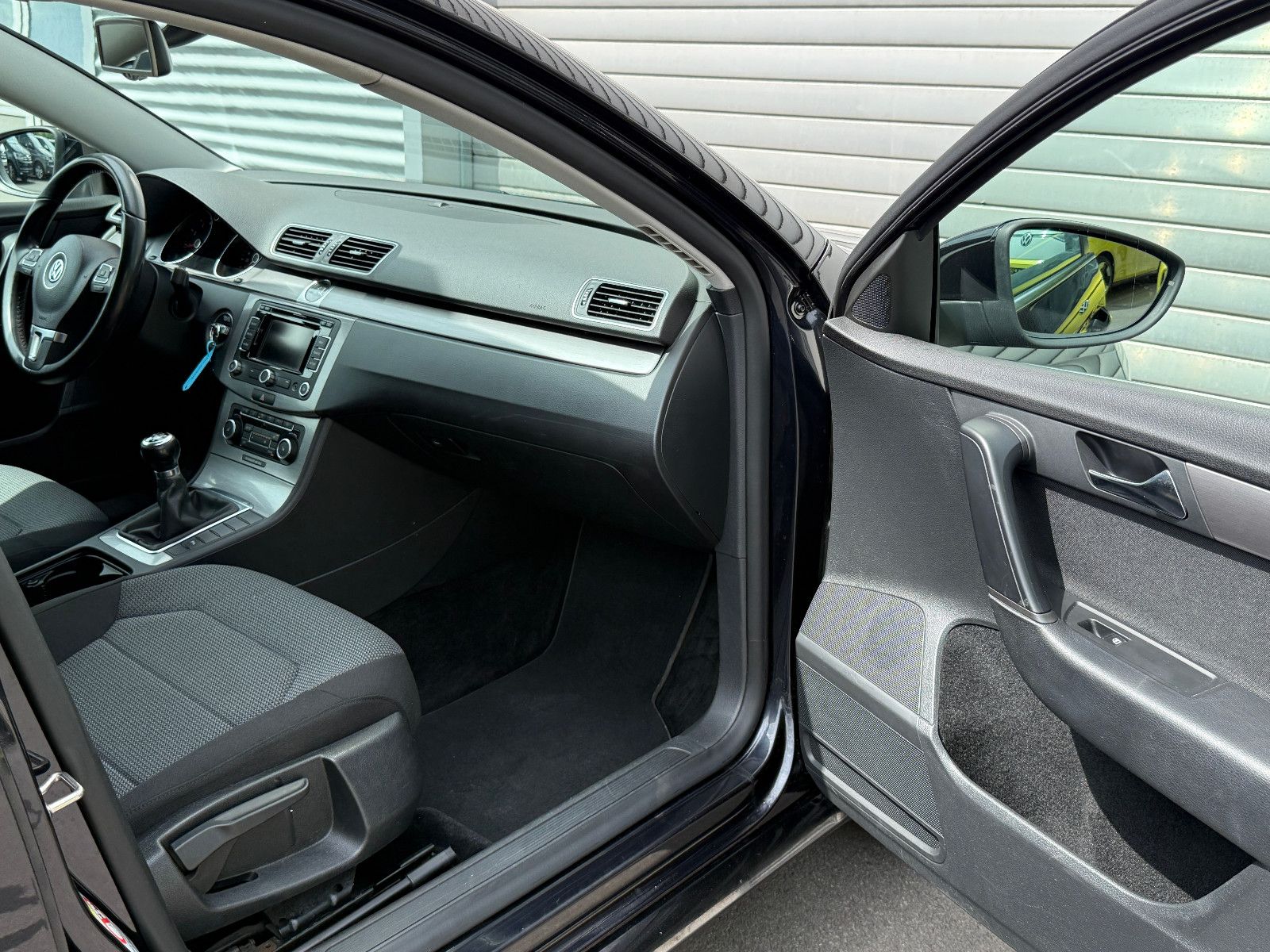 Fahrzeugabbildung Volkswagen Passat Variant Comfortline 1.8 TSI AHK GRA Navi