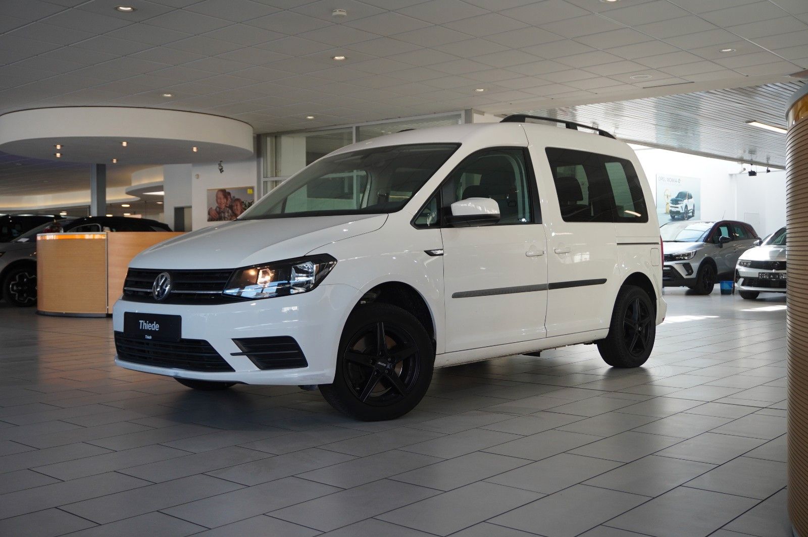 Fahrzeugabbildung Volkswagen Caddy 1.4 TSI TRENDLINE DSG 5-SITZE KLIMA/AHK