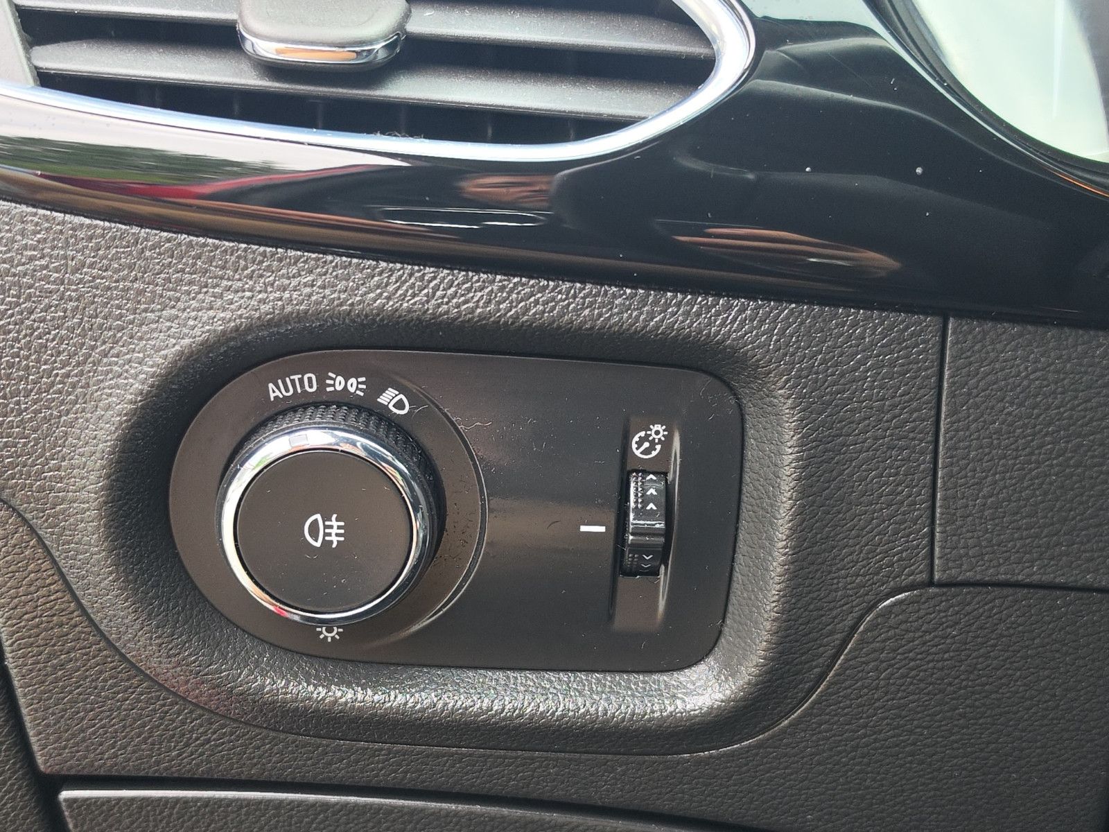 Fahrzeugabbildung Opel Astra K Lim. 5-trg. Elegance Start/Stop