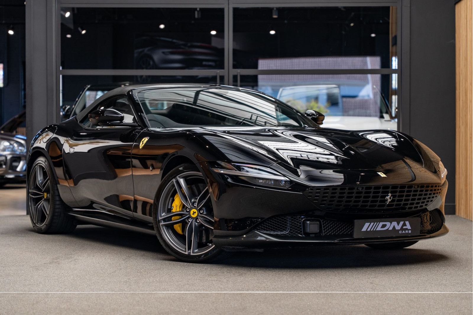 FERRARI Roma