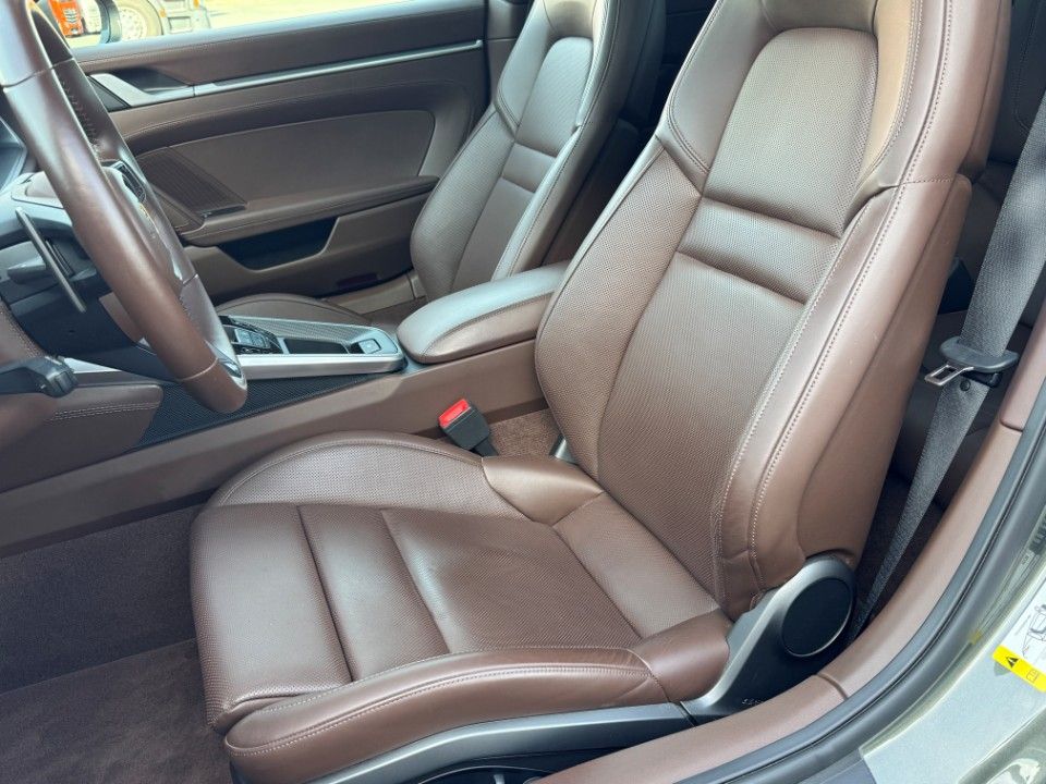 Fahrzeugabbildung Porsche 992 911 Carrera 4 S erste Hand uff approved
