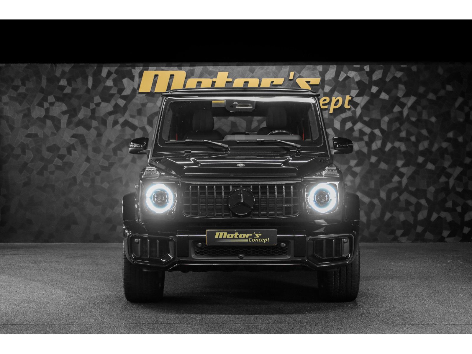 Mercedes-Benz G 63 AMG V8 Bi-Turbo - Obsidian Black Metallic imagem 3