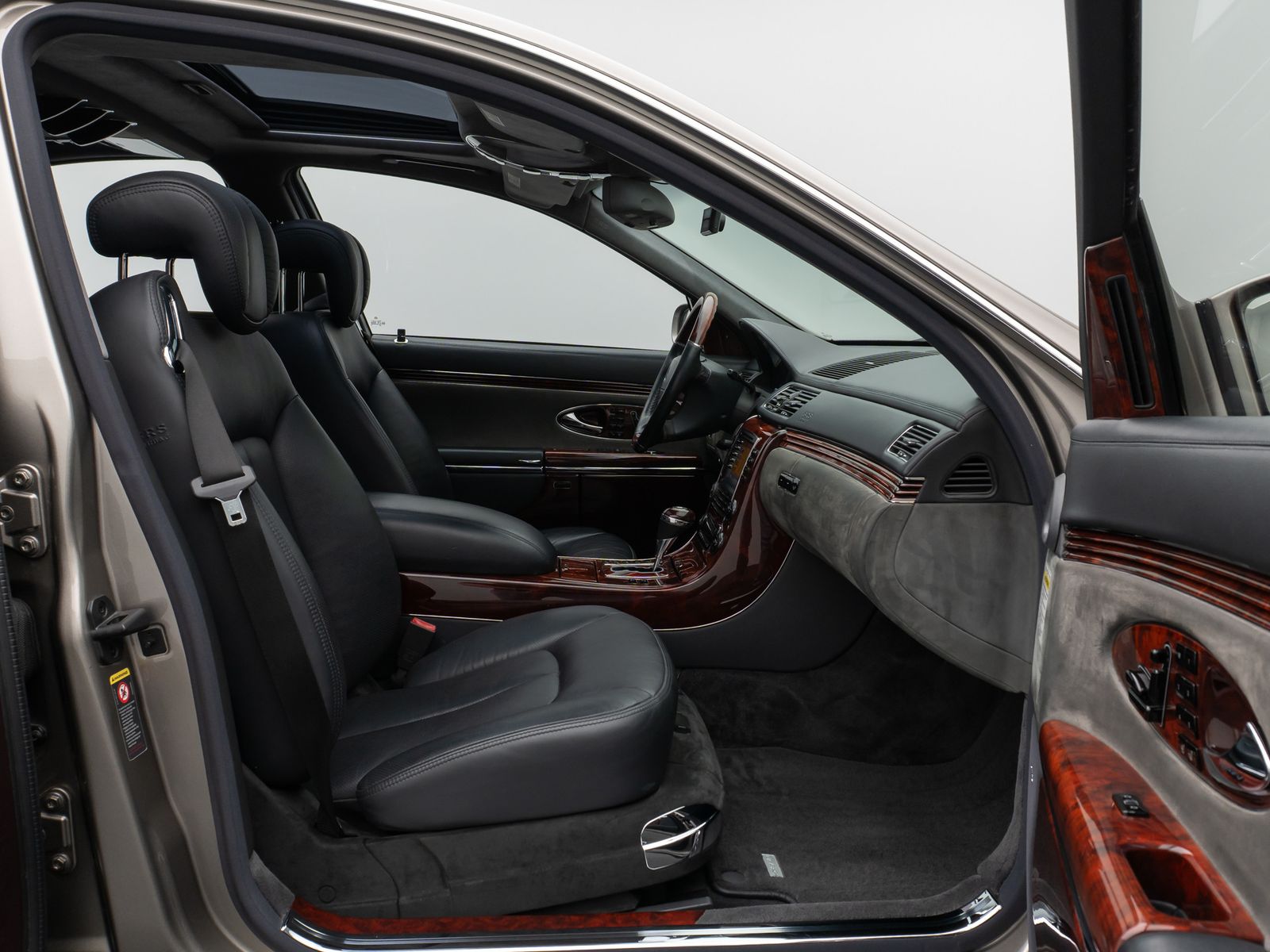 Fahrzeugabbildung Maybach 57 DUOTONE V12 Fondpaket Massage Solar VOLL