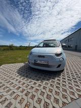 Fiat 500e Cabrio Icon MJ22 | Himmel Blau | 42 kW - Fiat 500e mit Elektro-Antrieb: Blau, mit Navigationssystem