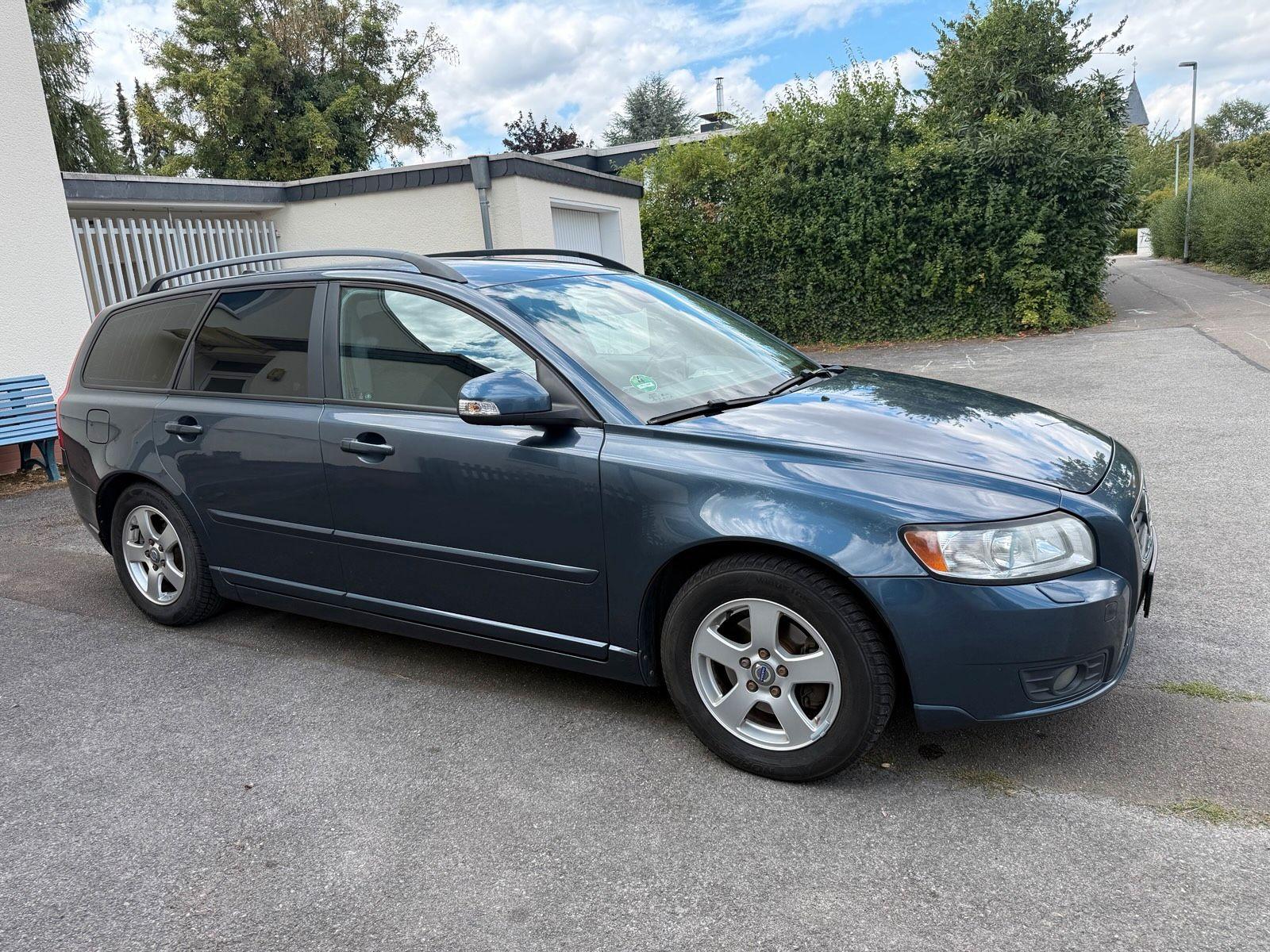 Volvo V50 2010 — rear view