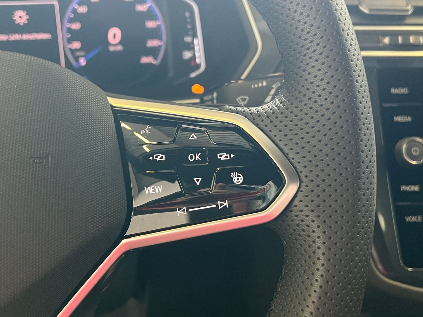 Fahrzeugabbildung Volkswagen Tiguan Allspace R-Line 2.0 TDI DSG 4Motion *AHK,