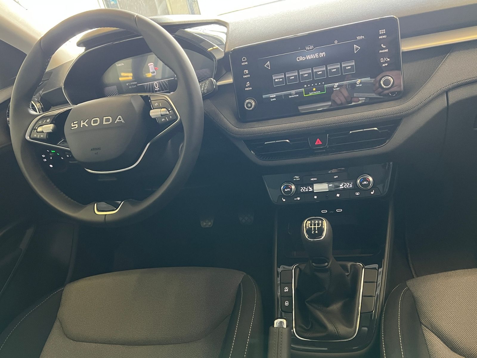 Fahrzeugabbildung SKODA Fabia Selection 1.0 MPI *LED, Climatronic, Sitzh