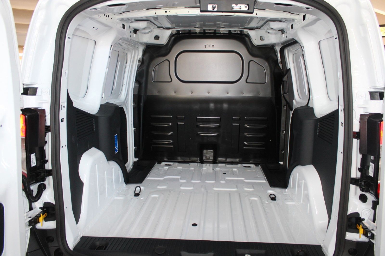 Fahrzeugabbildung Ford Transit Courier TREND Kasten KLIMA WinterPaket2
