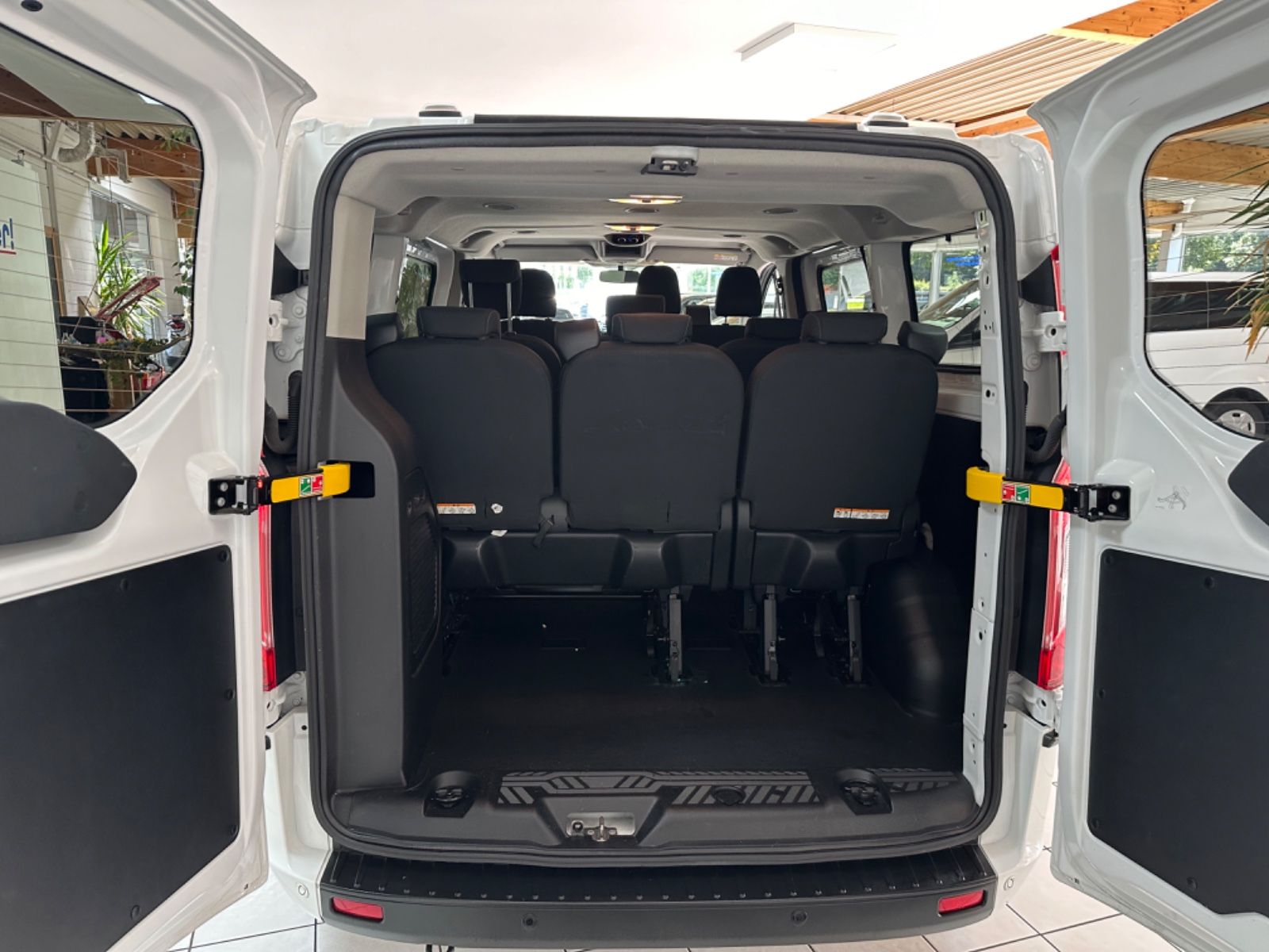 Fahrzeugabbildung Ford Transit Custom Kombi 320 L1 Trend *Doppel Klima*