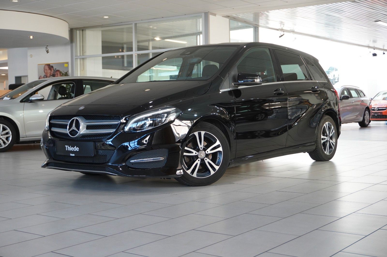 Fahrzeugabbildung Mercedes-Benz B 180 CDI STYLE NAVI/LED/KAMERA/SHZ/TEMP./PDC