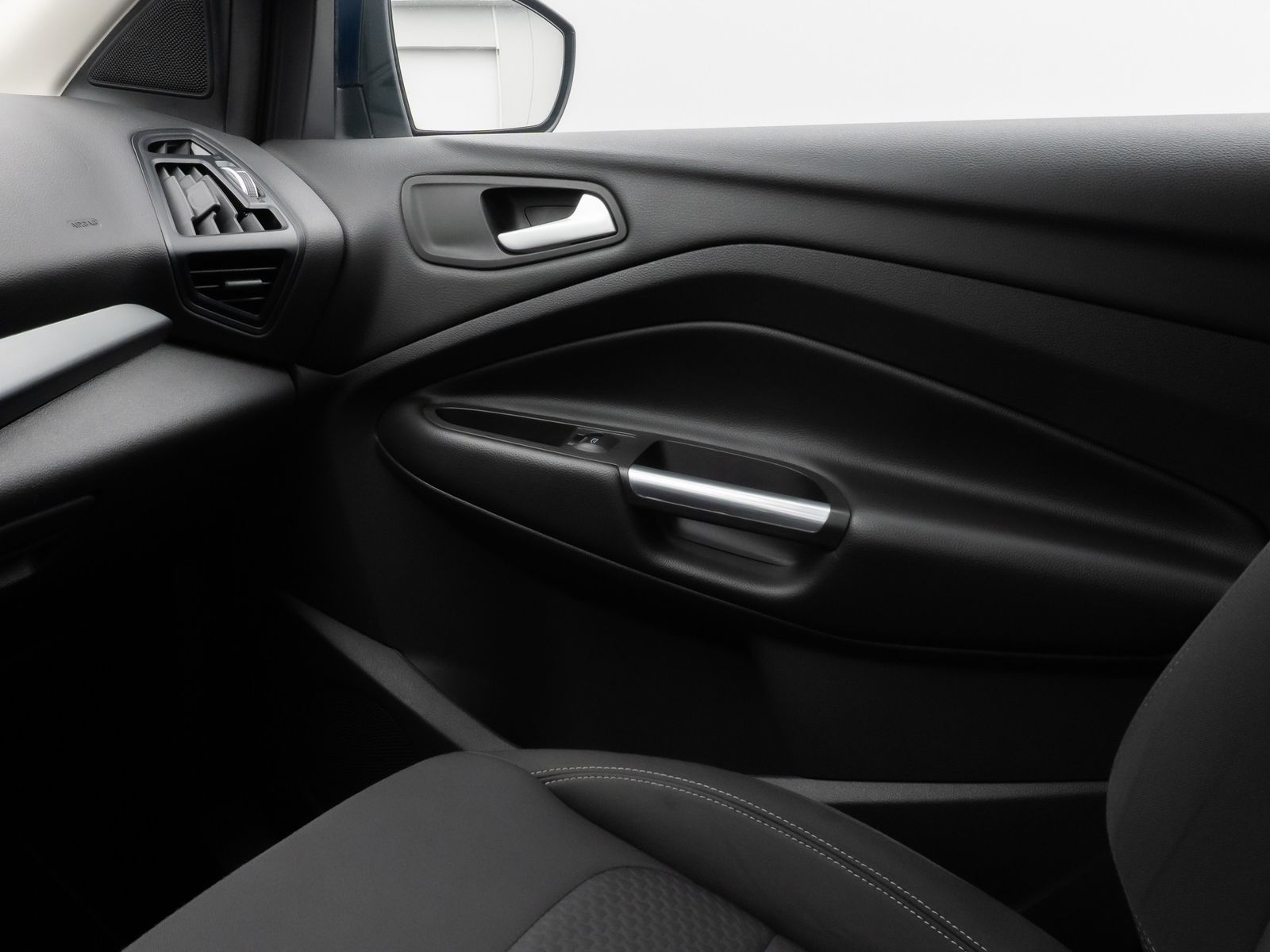 Fahrzeugabbildung Ford Kuga Trend AHK Sitzhzg PDC Tempomat 8Fach