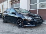 Hyundai i30 cw FIFA WM Edition TÜV NEU KLIMA SERVO ALU - Hyundai i30 aus 2011 mit Benzin-Antrieb: Kombi