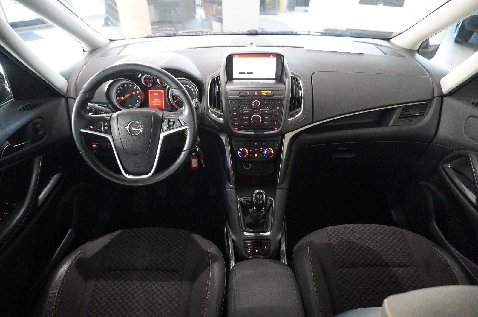 Fahrzeugabbildung Opel Zafira C Tourer 1.6 INNOVATION NAVI/BI-XENON/AHK