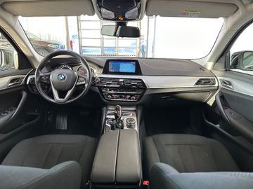 Fahrzeugabbildung BMW 520d Alarm ParkAssist Kamera LED LiveCockpitPlus