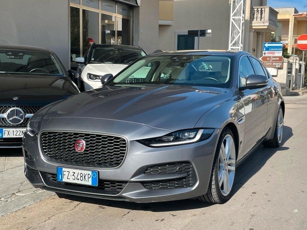 JAGUAR XE
