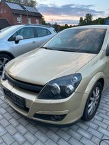 Opel Astra weniger gefahren 94000 das - Opel Astra aus 2004: Kombi