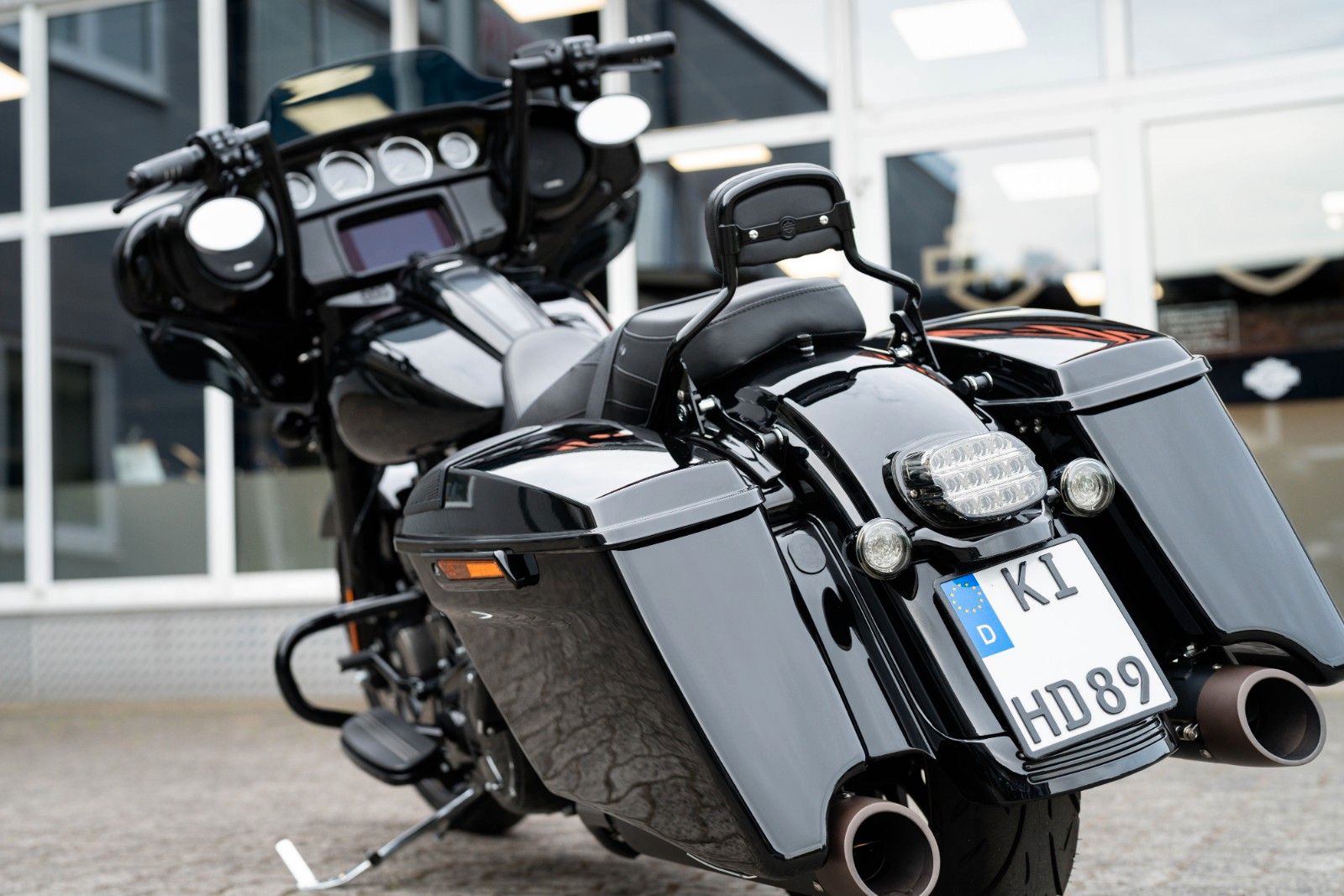 Fahrzeugabbildung Harley-Davidson FLHXST STREET GLIDE ST 117 -Kesstech-