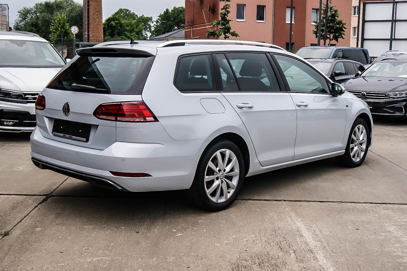 Fahrzeugabbildung Volkswagen Golf VII Variant 14TSI DSG JOIN ANHZV KAMERA PDC