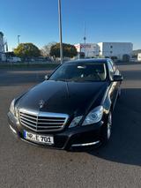 Mercedes-Benz E 300 AVANTGARDE / SCHECKHEFT / RENTNERFAHRZEUG - gebrauchte Mercedes-Benz E 300 aus dem Jahr 2012