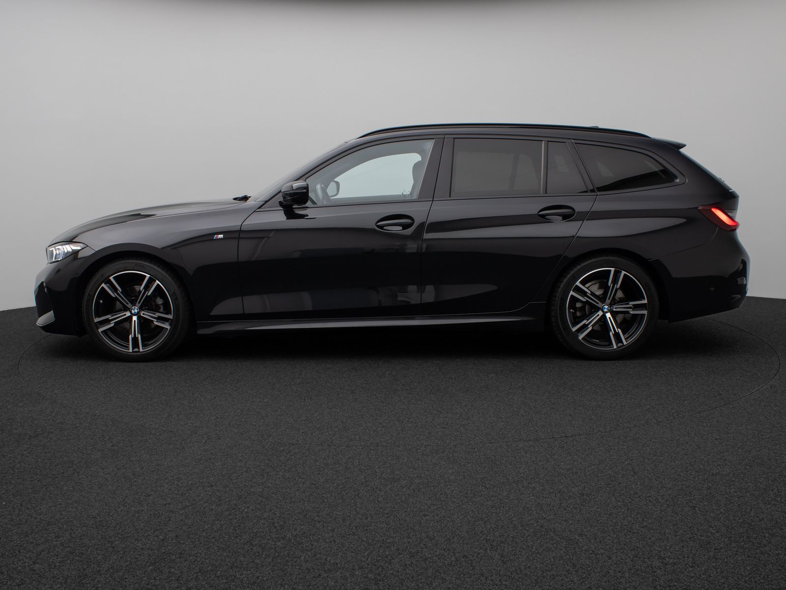 Fahrzeugabbildung BMW 318d M Sport Panorama Kamera HUD DAB HiFi AHK