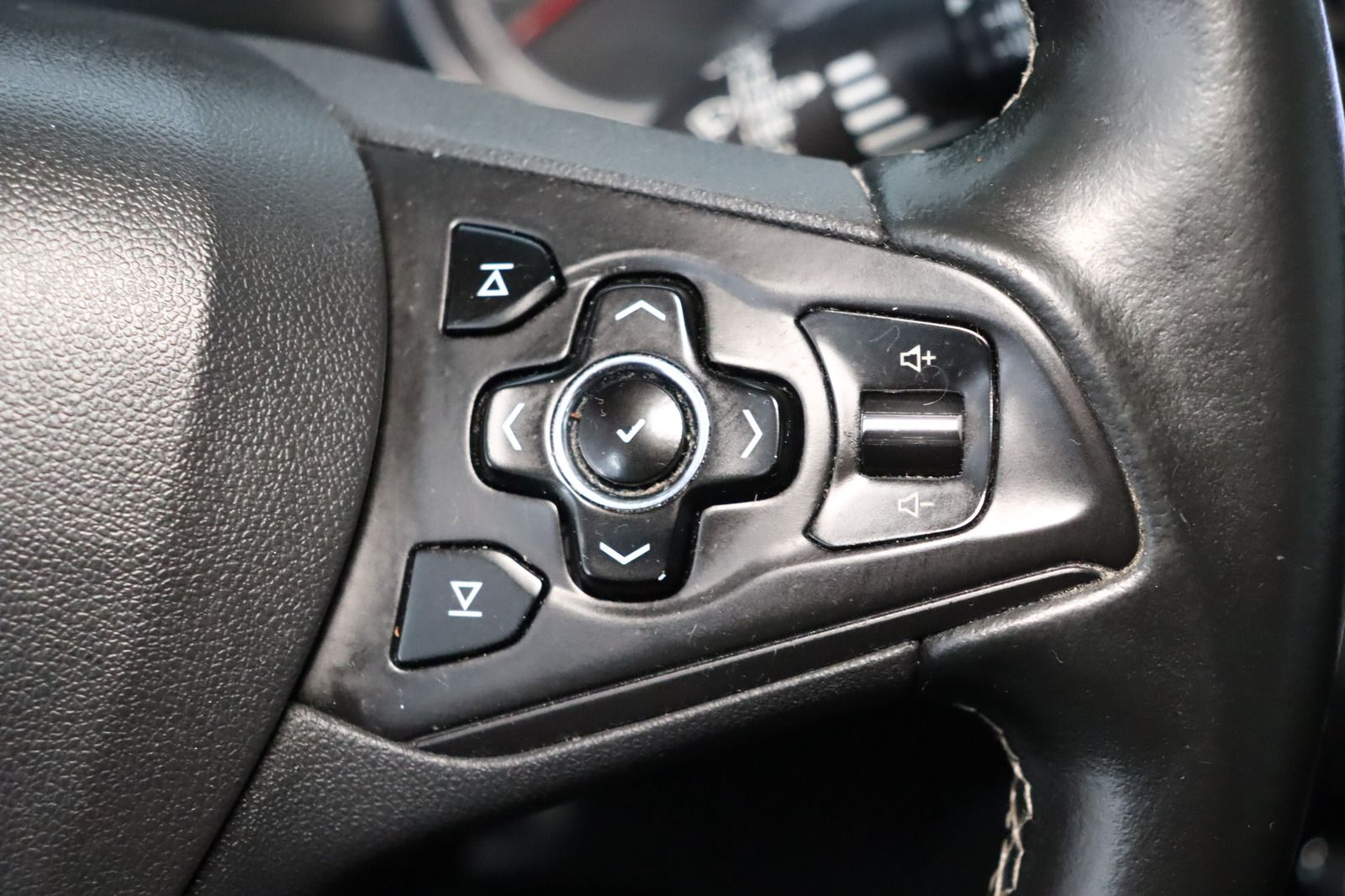 Fahrzeugabbildung Opel Astra K Sports Tourer * Navi * HU/AU neu *