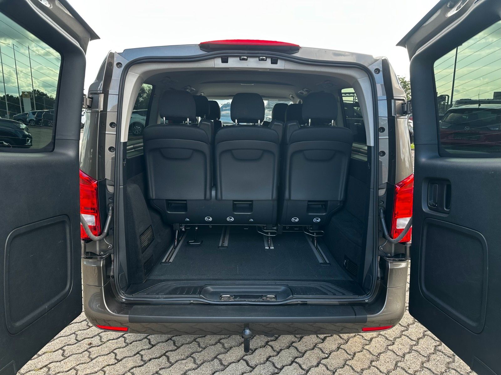 Fahrzeugabbildung Mercedes-Benz Vito Tourer 114/116/119 CDI, zwei Schiebtüren